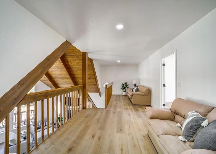 Family Friendly: Modern In Munds Park!