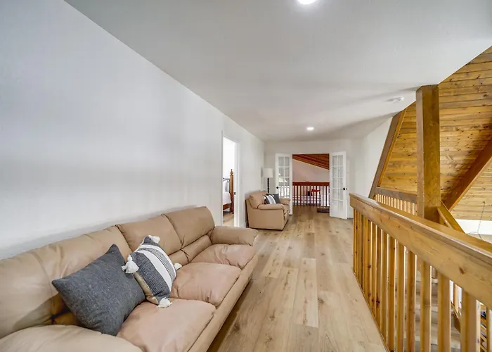 Family Friendly: Modern In Munds Park!